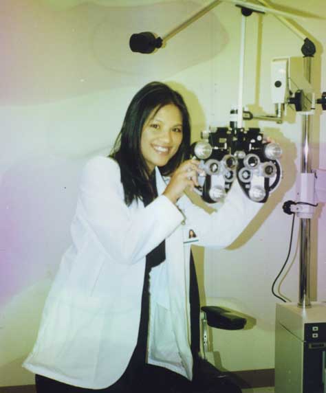 Bác sĩ Nguyễn Lộc Đan Vi, 2001.